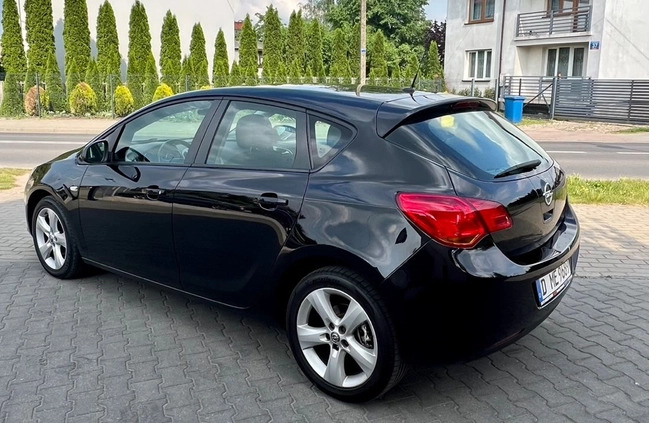 Opel Astra cena 26400 przebieg: 180000, rok produkcji 2010 z Jabłonowo Pomorskie małe 172